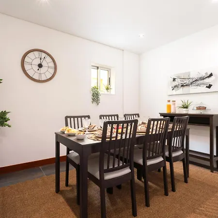 Host Wise - Charming Spacious Duplex House Dom wakacyjny