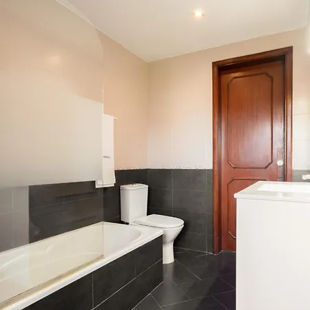 Dom wakacyjny Host Wise - Charming Spacious Duplex House *