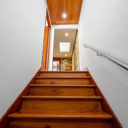 Host Wise - Charming Spacious Duplex House Dom wakacyjny