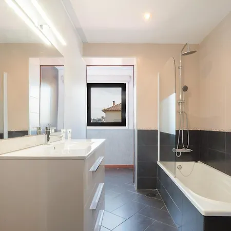 Host Wise - Charming Spacious Duplex House Сasa de vacaciones