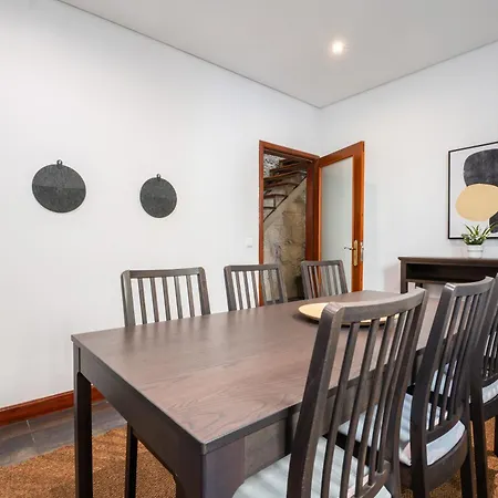 Host Wise - Charming Spacious Duplex House