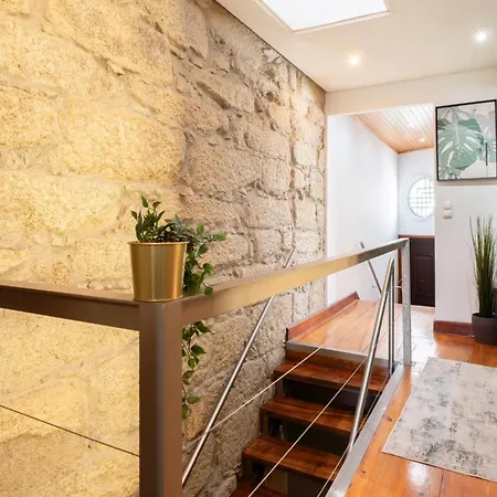 Host Wise - Charming Spacious Duplex House